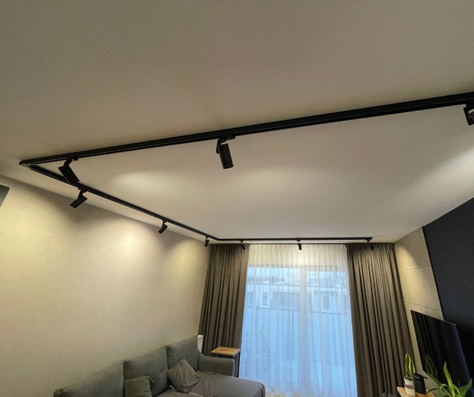 Lampa w nowym miszkaniu montaż elektryk